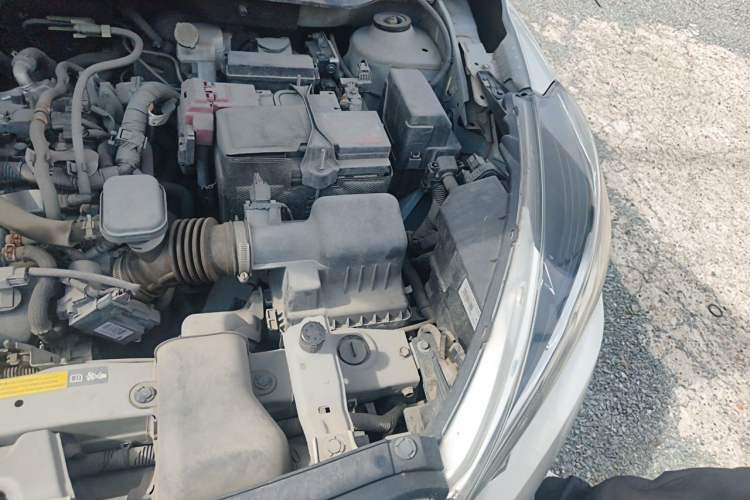 Used Nissan Kicks 2019 1.5L CVT Smart Connect Luxury Edition Engine Bay Left