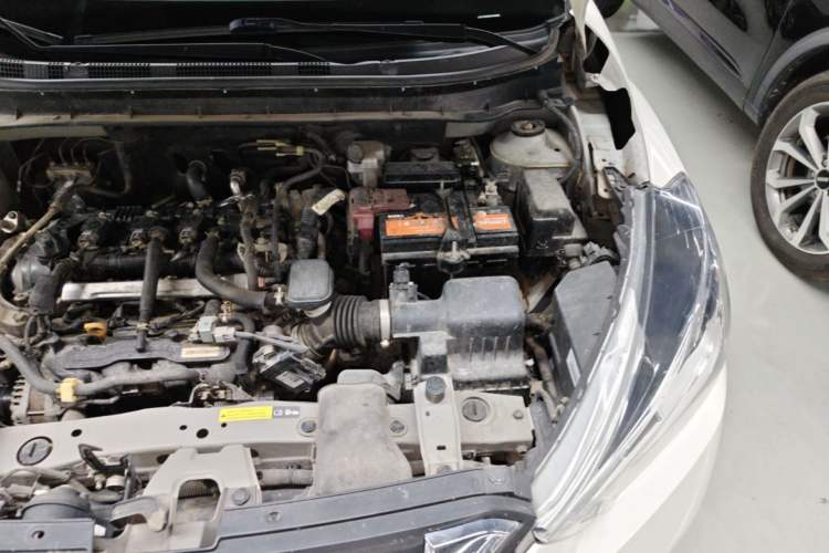 Used Nissan Kicks 2019 1.5L CVT Smart Connect Luxury Edition Engine Bay Left