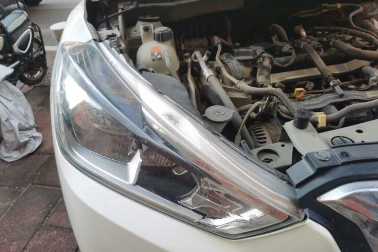 Used Nissan Kicks 2019 1.5L CVT Smart Connect Luxury Edition Engine Bay Right