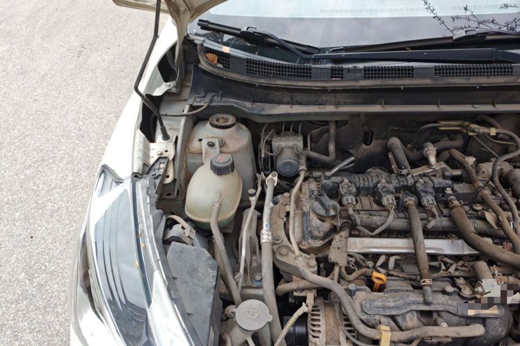 Used Nissan Kicks 2019 1.5L CVT Smart Connect Luxury Edition Engine Bay Right