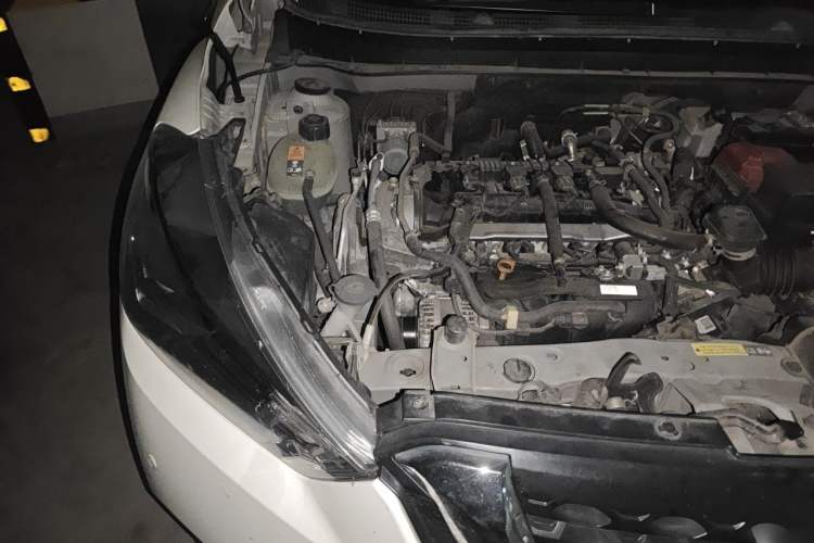 Used Nissan Kicks 2019 1.5L CVT Smart Connect Deluxe Edition Engine Bay Right