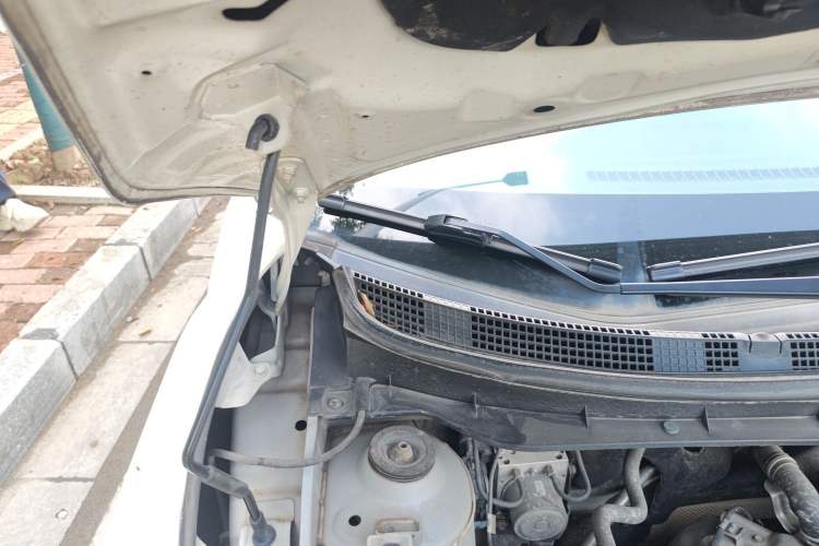 Used Nissan Kicks 2019 1.5L CVT Smart Connect Luxury Edition Engine Bay Right