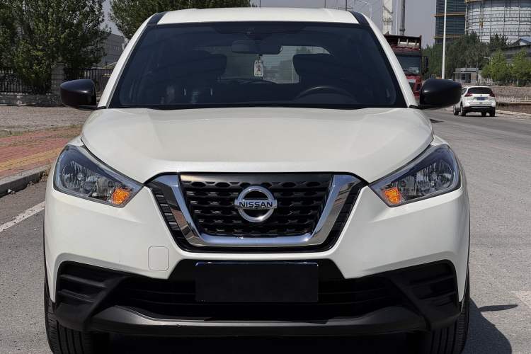 Used Nissan Kicks 2019 1.5L Manual Cool Edition Exterior 2