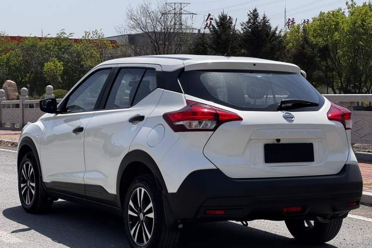 Used Nissan Kicks 2019 1.5L Manual Cool Edition Exterior 4
