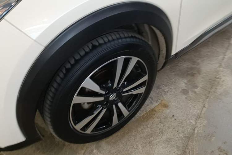 Used Nissan Kicks 2019 1.5L CVT Smart Connect Luxury Edition Exterior 4