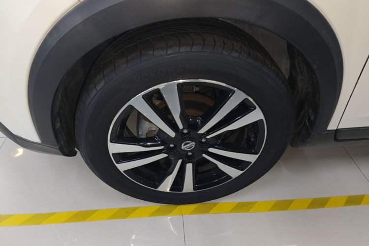Used Nissan Kicks 2019 1.5L CVT Smart Connect Luxury Edition Exterior 4