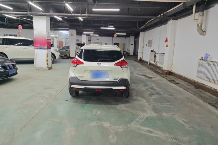 Used Nissan Kicks 2019 1.5L CVT Smart Connect Luxury Edition Exterior 4