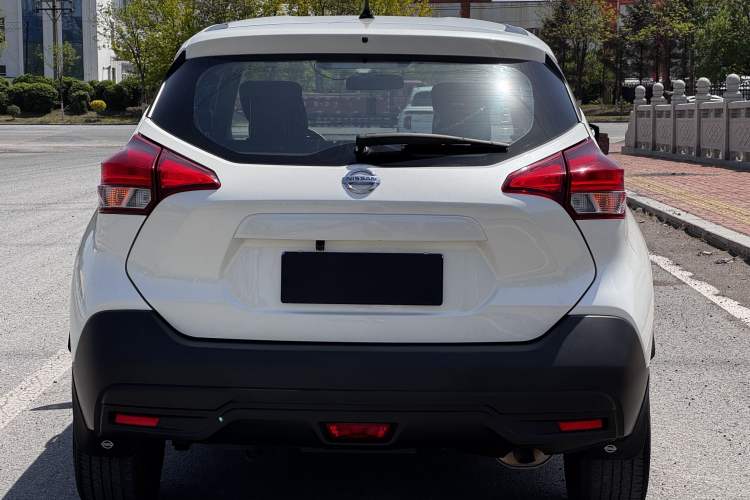 Used Nissan Kicks 2019 1.5L Manual Cool Edition Exterior 5