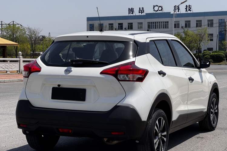 Used Nissan Kicks 2019 1.5L Manual Cool Edition Exterior 6