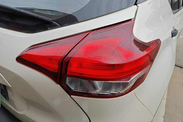 Used Nissan Kicks 2019 1.5L Manual Cool Edition Exterior 6