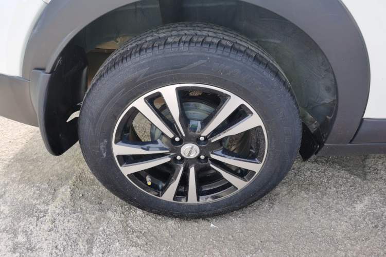 Used Nissan Kicks 2019 1.5L Manual Cool Edition Exterior 8