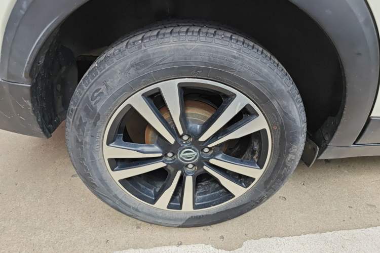 Used Nissan Kicks 2019 1.5L Manual Cool Edition Exterior 8