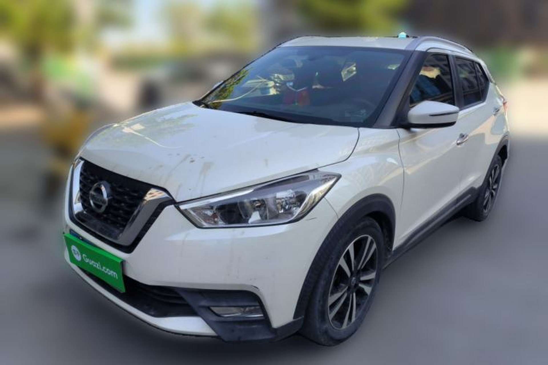 Used Nissan Kicks 2019 1.5L CVT Smart Connect Luxury Edition Front Left 45 Deg