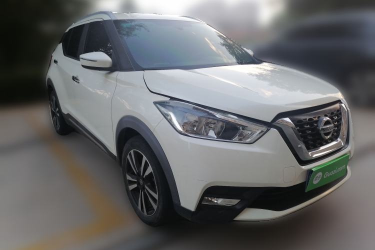Used Nissan Kicks 2019 1.5L CVT Smart Connect Luxury Edition Front Right 45 Deg