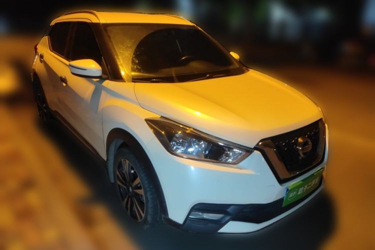Used Nissan Kicks 2019 1.5L CVT Smart Connect Luxury Edition Front Right 45 Deg