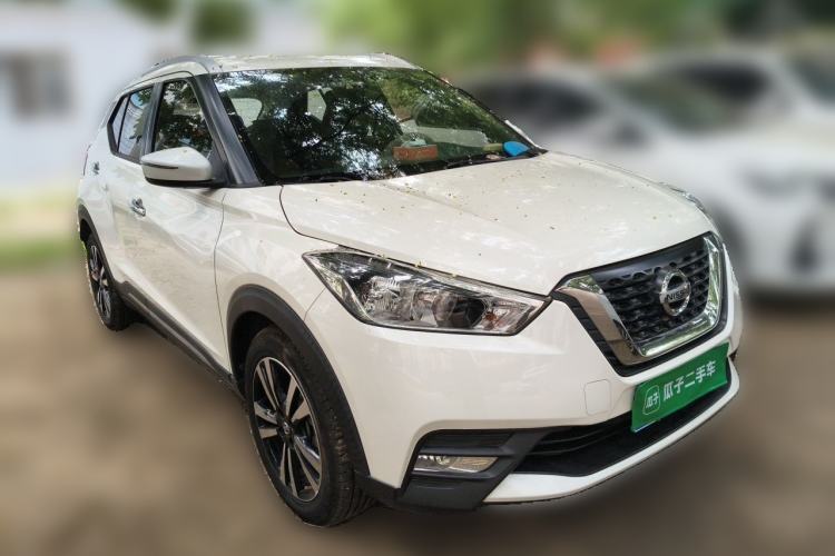 Used Nissan Kicks 2019 1.5L CVT Smart Connect Luxury Edition Front Right 45 Deg