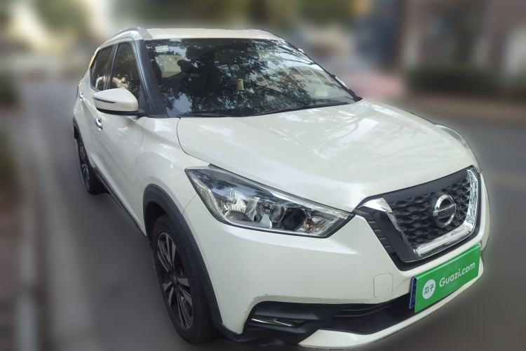 Used Nissan Kicks 2019 1.5L CVT Smart Connect Luxury Edition Front Right 45 Deg
