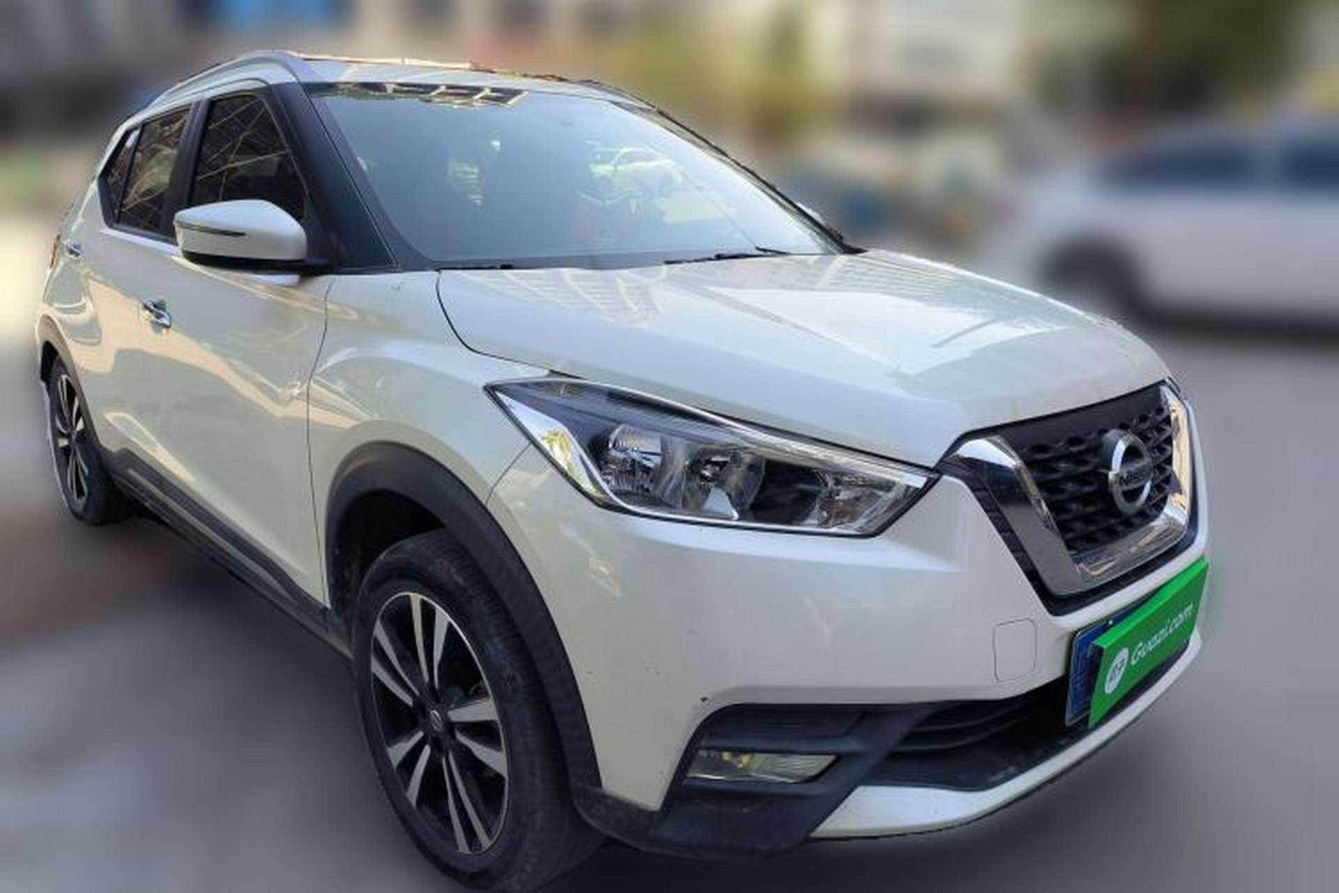 Used Nissan Kicks 2019 1.5L CVT Smart Connect Luxury Edition Front Right 45 Deg