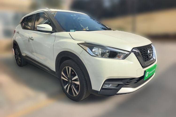 Used Nissan Kicks 2019 1.5L CVT Smart Connect Luxury Edition Front Right 45 Deg