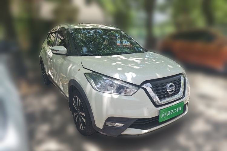 Used Nissan Kicks 2019 1.5L CVT Smart Connect Luxury Edition Front Right 45 Deg