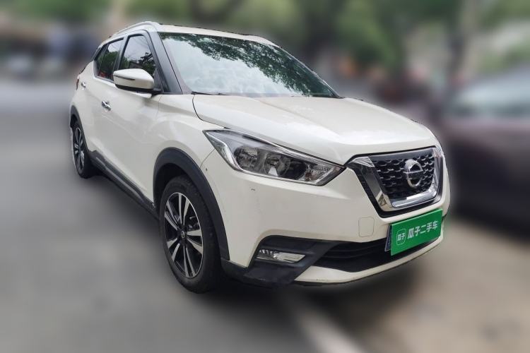 Used Nissan Kicks 2019 1.5L CVT Smart Connect Luxury Edition Front Right 45 Deg