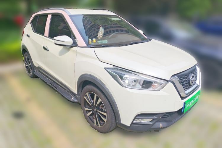 Used Nissan Kicks 2019 1.5L CVT Smart Connect Luxury Edition Front Right 45 Deg