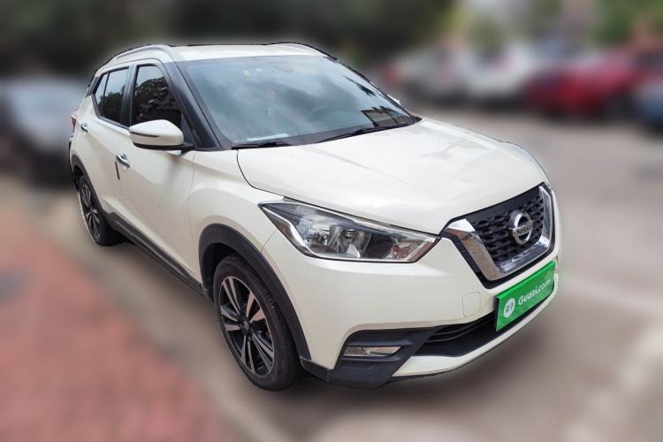 Used Nissan Kicks 2019 1.5L CVT Smart Connect Luxury Edition Front Right 45 Deg