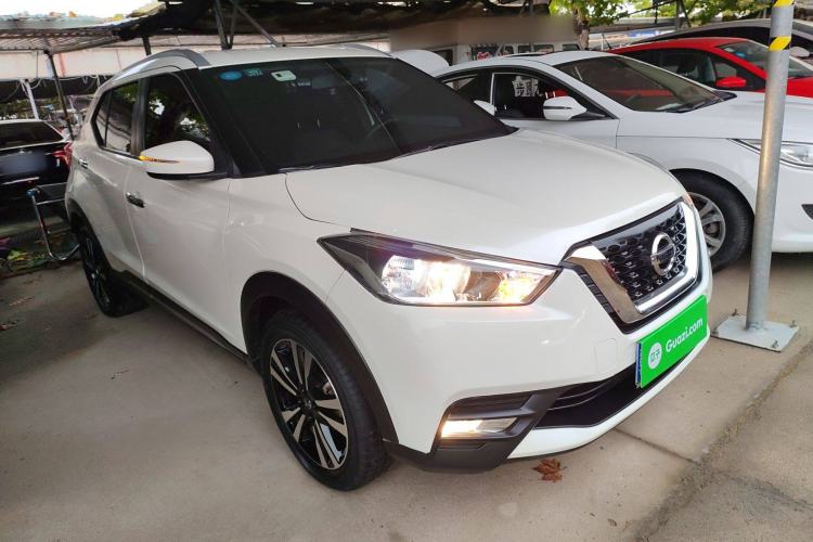 Used Nissan Kicks 2019 1.5L CVT Smart Connect Luxury Edition Front Right 45 Deg