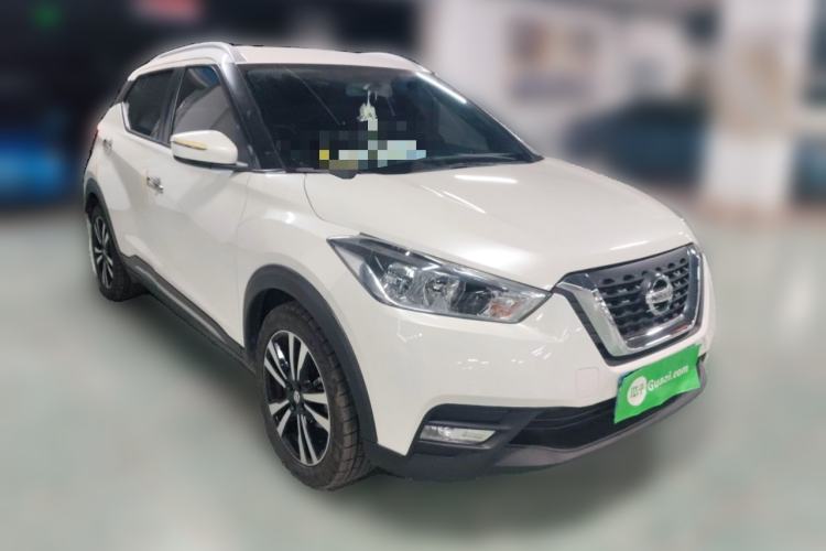 Used Nissan Kicks 2019 1.5L CVT Smart Connect Luxury Edition Front Right 45 Deg