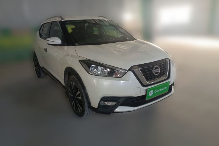 Used Nissan Kicks 2019 1.5L CVT Smart Connect Luxury Edition Front Right 45 Deg