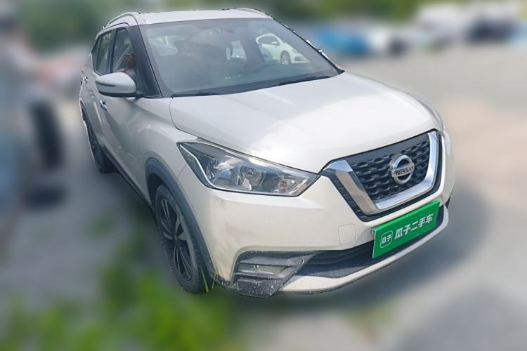 Used Nissan Kicks 2019 1.5L CVT Smart Connect Luxury Edition Front Right 45 Deg