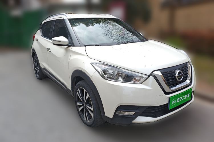 Used Nissan Kicks 2019 1.5L CVT Smart Connect Luxury Edition Front Right 45 Deg