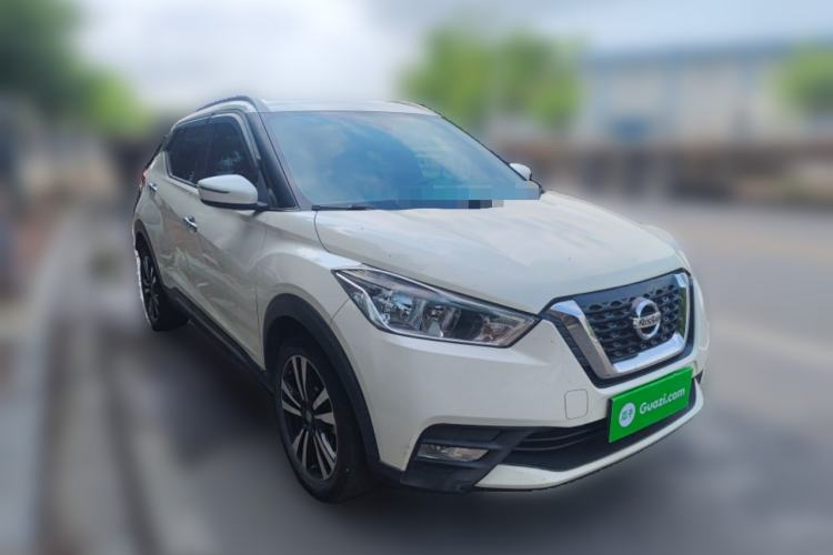 Used Nissan Kicks 2019 1.5L CVT Smart Connect Luxury Edition Front Right 45 Deg