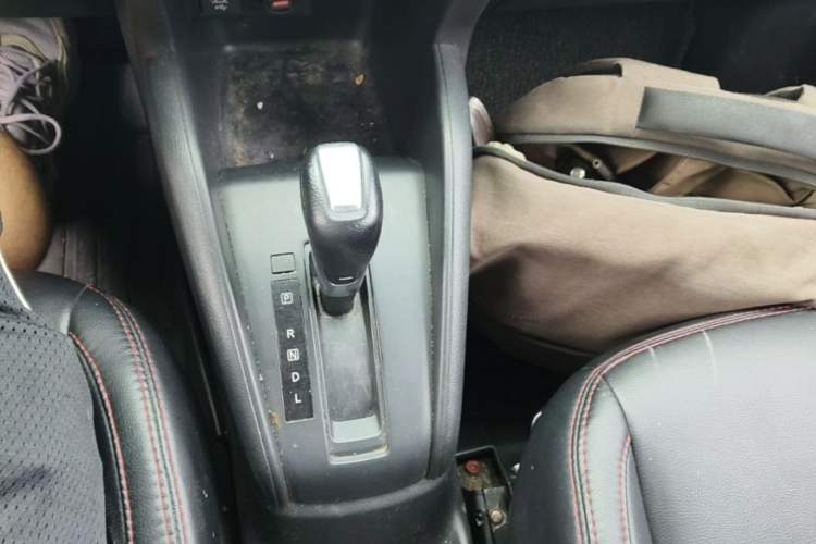 Used Nissan Kicks 2019 1.5L CVT Cool Enjoy Edition Gear Lever