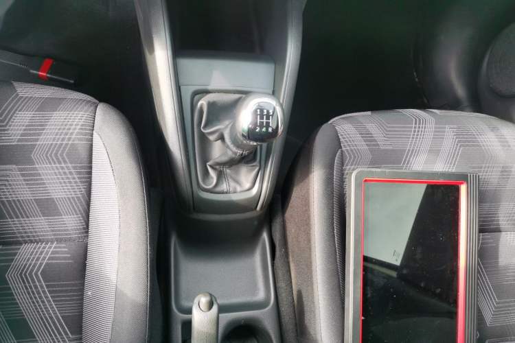 Used Nissan Kicks 2019 1.5L Manual Cool Edition Gear Lever