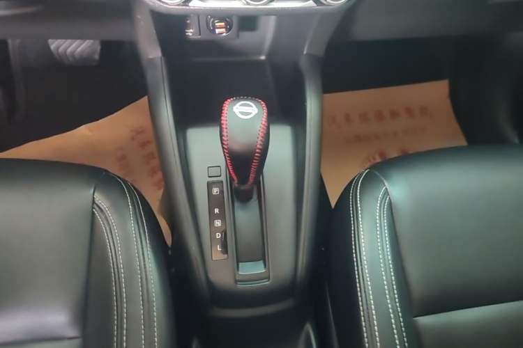 Used Nissan Kicks 2019 1.5L CVT Cool Enjoy Edition Gear Lever