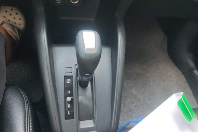 Used Nissan Kicks 2019 1.5L CVT Cool Enjoy Edition Gear Lever