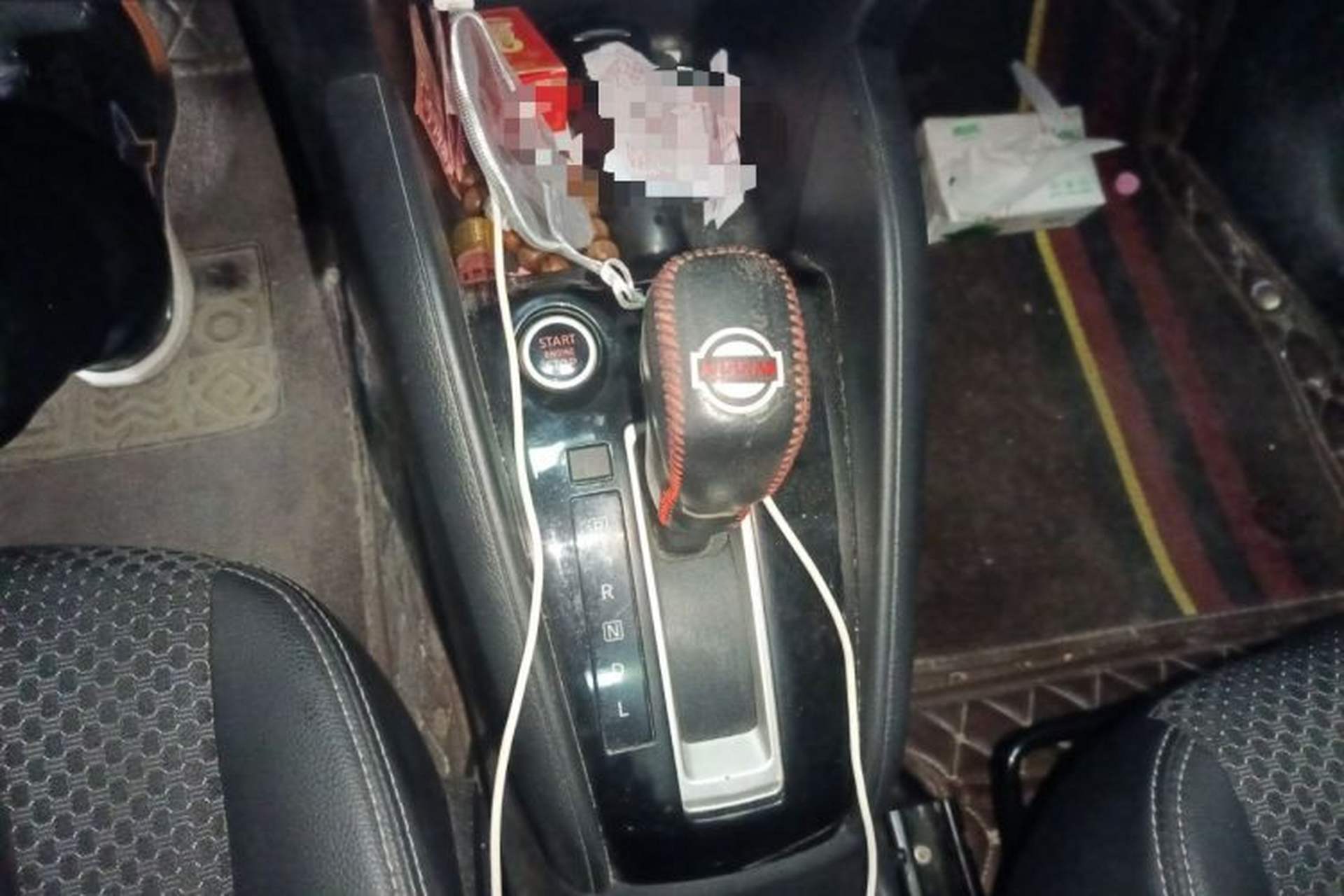 Used Nissan Kicks 2019 1.5L CVT Smart Connect Luxury Edition Gear Lever
