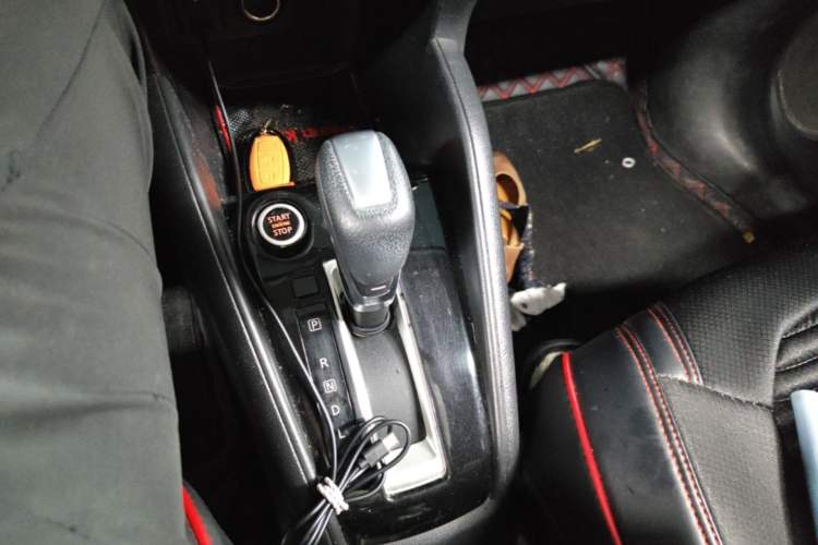 Used Nissan Kicks 2019 1.5L CVT Smart Connect Luxury Edition Gear Lever