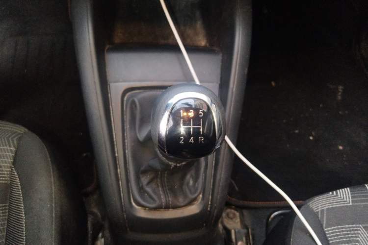 Used Nissan Kicks 2019 1.5L Manual Cool Edition Gear Lever