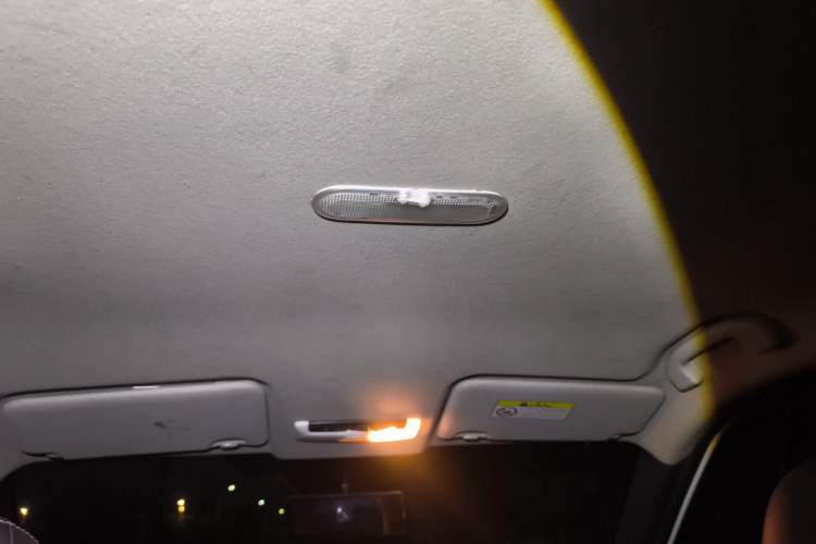 Used Nissan Kicks 2019 1.5L CVT Smart Connect Luxury Edition Headliner