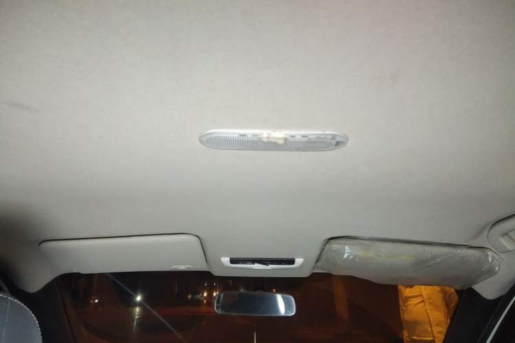 Used Nissan Kicks 2019 1.5L CVT Smart Connect Luxury Edition Headliner
