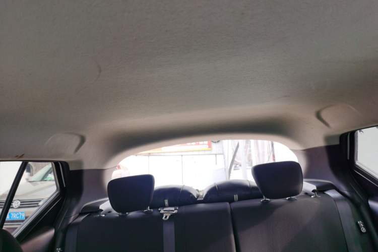 Used Nissan Kicks 2019 1.5L Manual Cool Edition Headliner