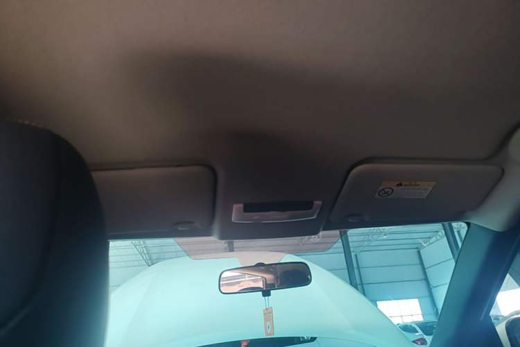 Used Nissan Kicks 2019 1.5L CVT Cool Enjoy Edition Headliner