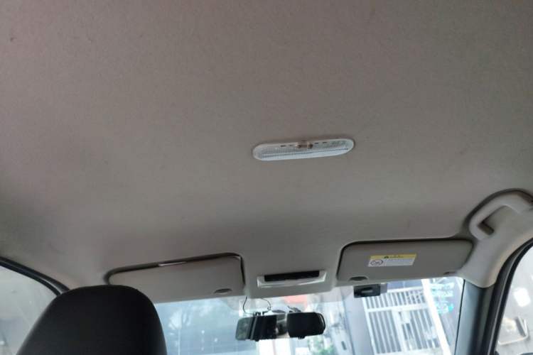 Used Nissan Kicks 2019 1.5L CVT Smart Connect Luxury Edition Headliner