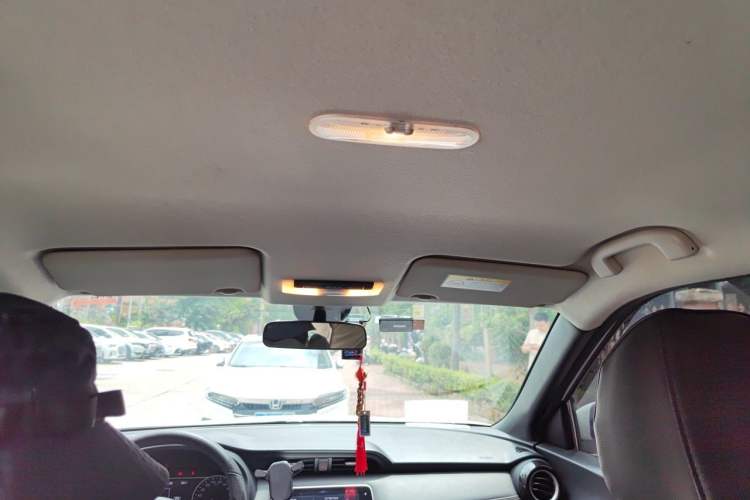 Used Nissan Kicks 2019 1.5L CVT Smart Connect Luxury Edition Headliner