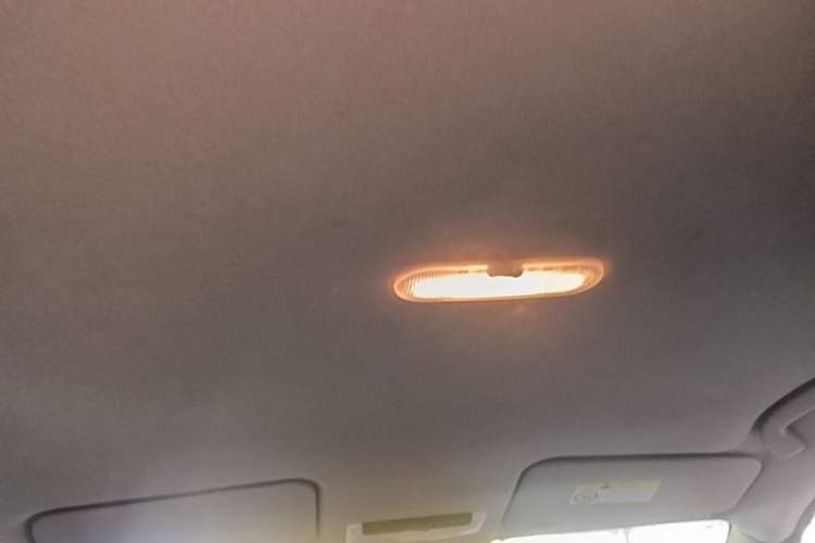 Used Nissan Kicks 2019 1.5L CVT Smart Connect Luxury Edition Headliner