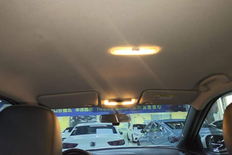 Used Nissan Kicks 2019 1.5L CVT Smart Connect Luxury Edition Headliner