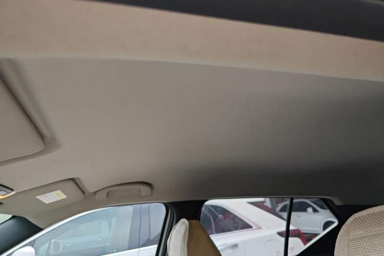 Used Nissan Kicks 2019 1.5L Manual Cool Edition Headliner