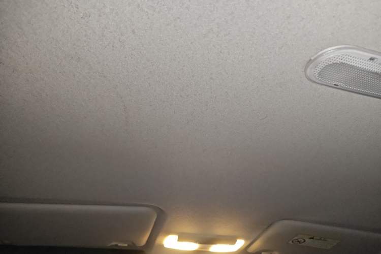 Used Nissan Kicks 2019 1.5L CVT Smart Connect Deluxe Edition Headliner